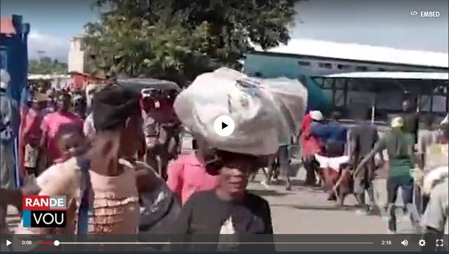 L’activité commerciale a repris timidement au marché binational de Wanament Dajabon, vendredi 15 décembre, après la pression des commerçants locaux.