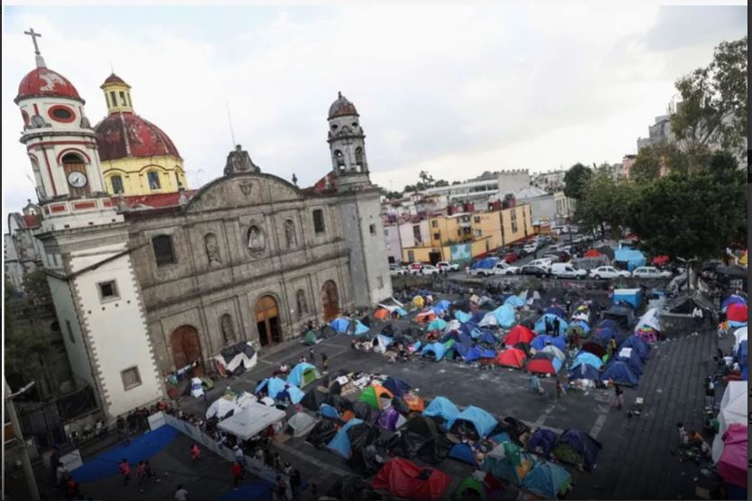 Une église historique de Mexico est devenue le plus vaste abri pour les migrants dans la capitale, notamment les haïtiens.
